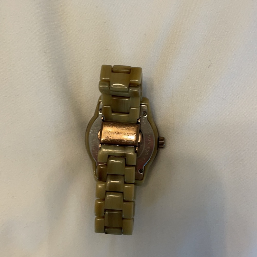 Michael Kors Tortoise Shell Watch. - Picture 3 of 4